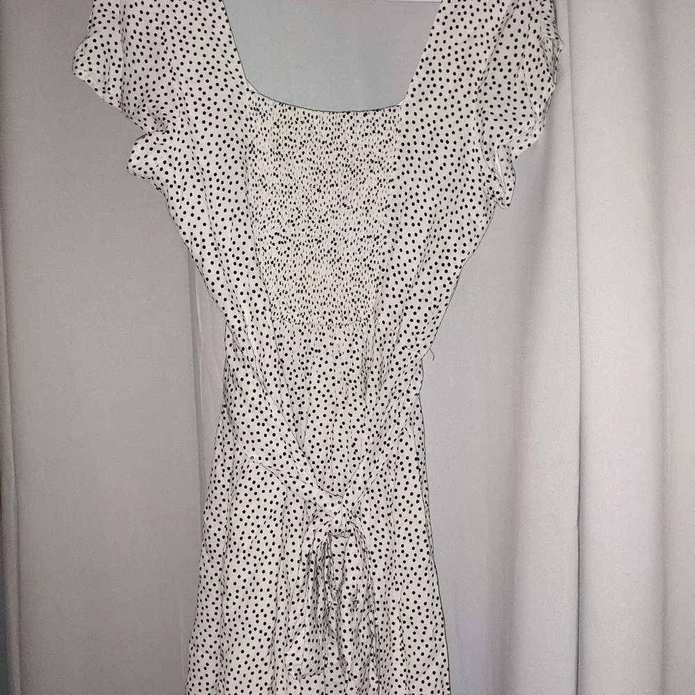 Abercrombie & Fitch White Mini Dress with Black Polka Dots - Picture 5 of 7